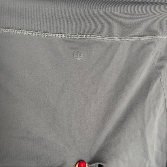 Lululemon Ebb To Street Crop 21"
Titanium  size 6 - Picture 9 of 10